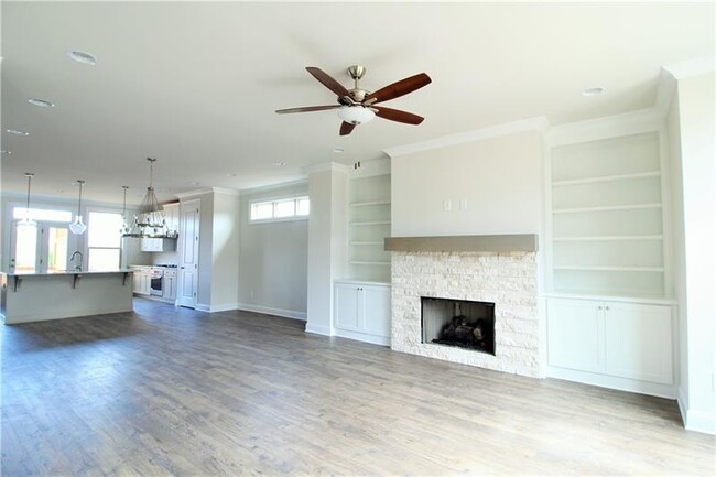 Building Photo - 7918 Laurel Crest Dr