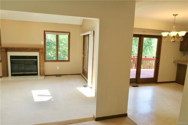 Building Photo - 7233 Oakwood Dr