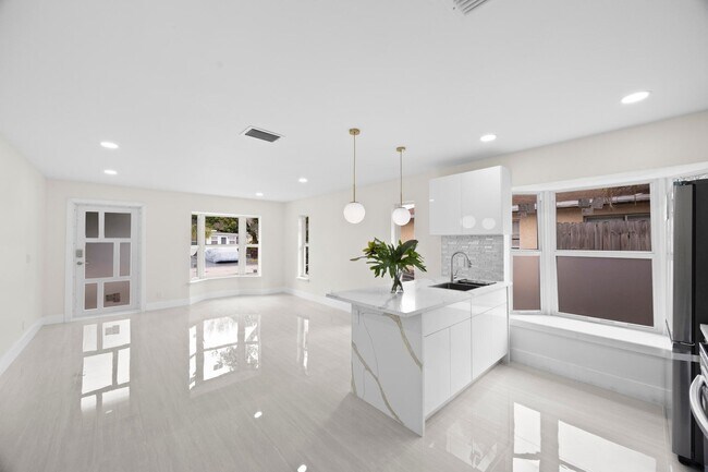 Building Photo - 5664 Boynton Crescent