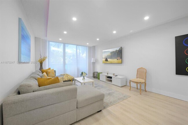 Foto del edificio - 19370 Collins Ave