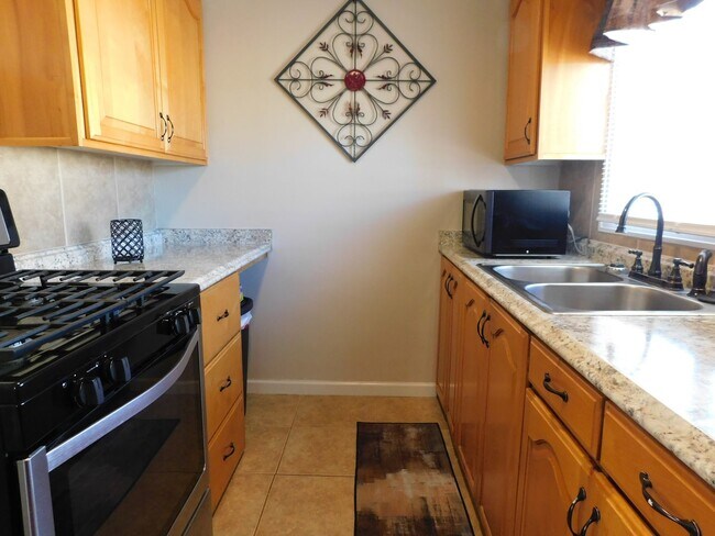 Building Photo - Newly Remodeled