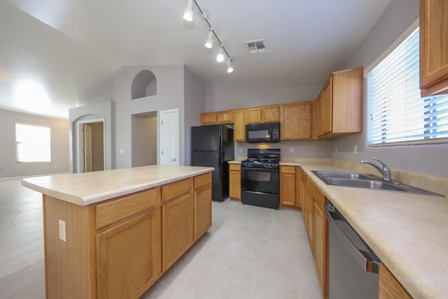 Building Photo - 10886 S Arrowhead Spring Dr