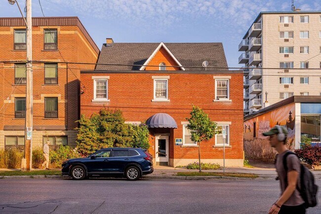 Building Photo - 217 Laurier