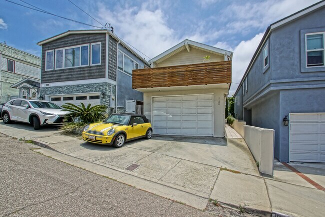Building Photo - 1130 1st Pl