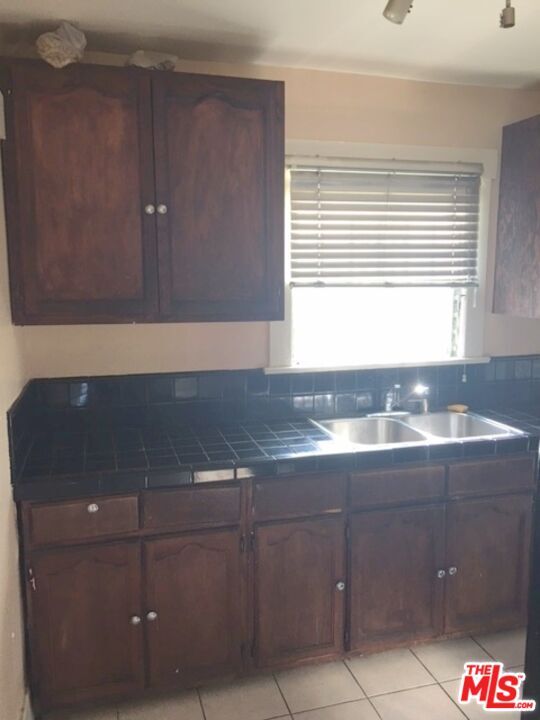 Building Photo - 4615 S Gramercy Pl