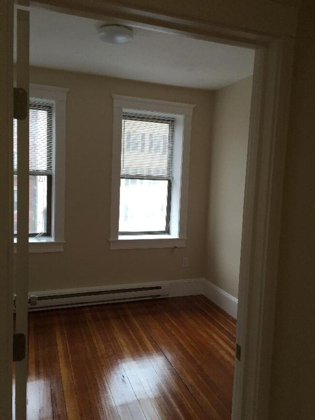 Building Photo - No brokers Fee. Central Mission Hill Locat...