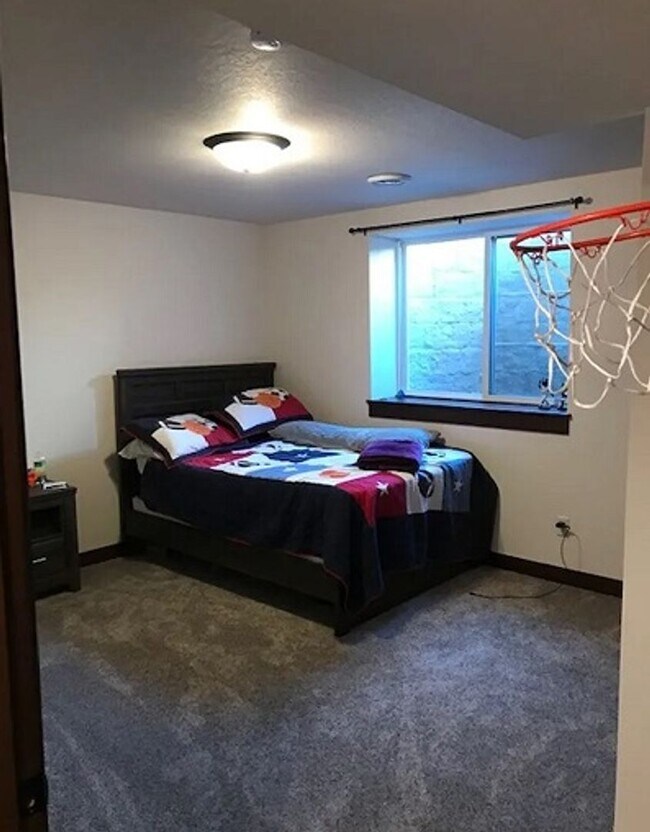 Foto del edificio - 866 Daisy Ln