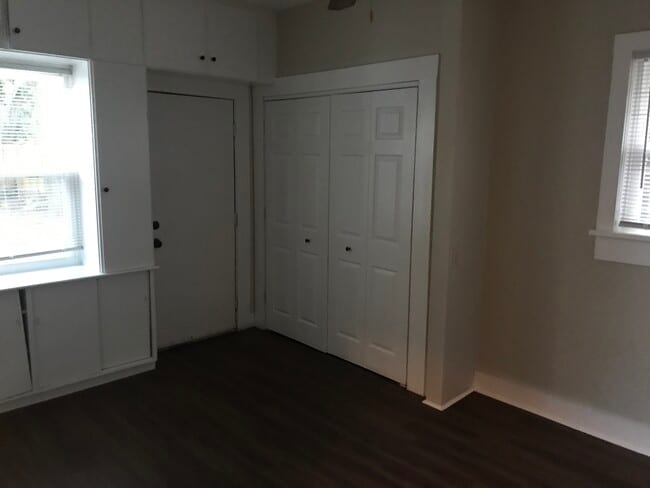 Bonus Room and Laundry - 512 NW 31st St