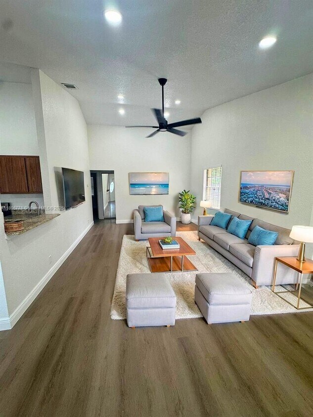 Primary Photo - 15948 E Wind Cir