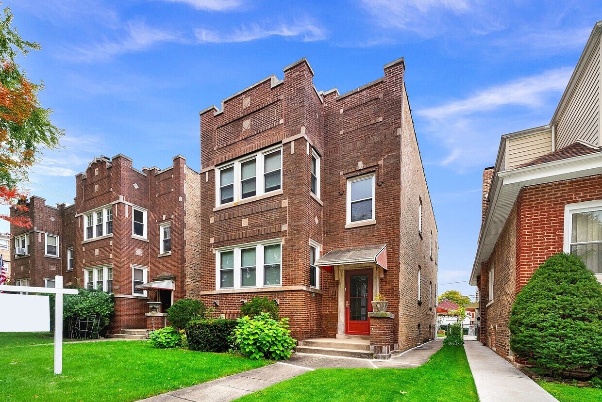 Primary Photo - 2422 N New England Ave