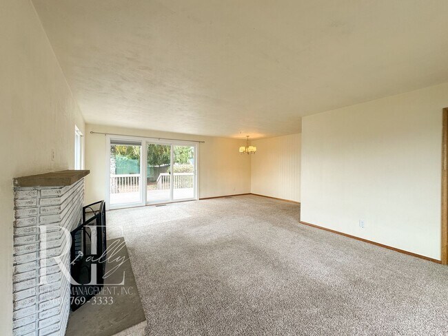 Building Photo - Enjoy Breathtaking Sunsets in the Heart of...