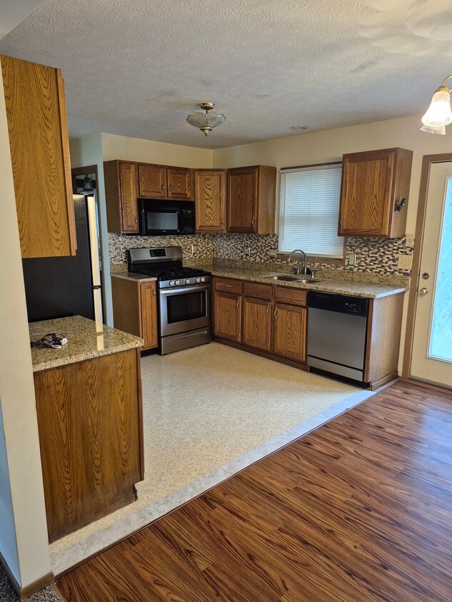 Primary Photo - 5611 Madrid Dr