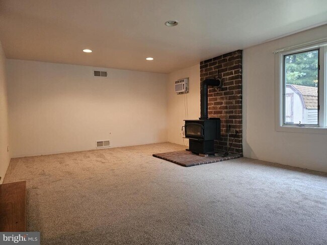 Building Photo - 87 Proctor Ln
