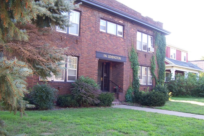 Frente - 194 Lexington Pkwy N