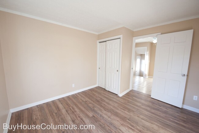 Building Photo - 3 br, 1 bath House - 266 S Weyant Avenue