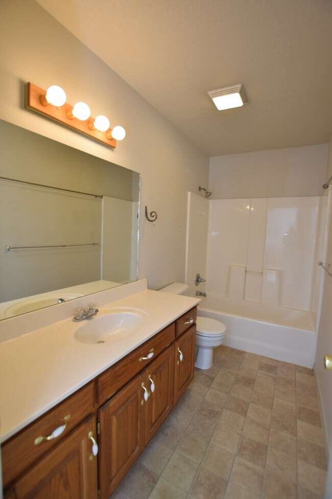 Foto del edificio - 1714 W Redbud Dr