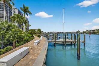 Building Photo - 2400 Gulf Shore Blvd N