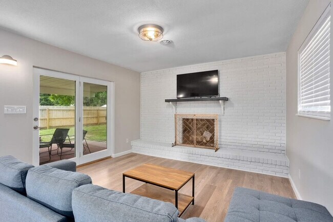 Foto del edificio - 4070 Arbutus Dr