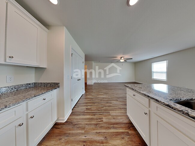 Foto del edificio - 6058 Mason Tucker Drive