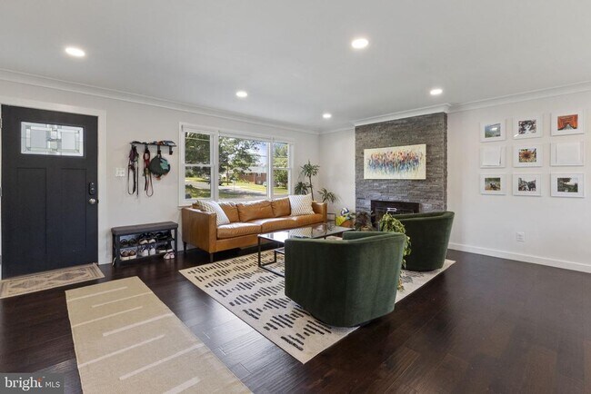 Foto del edificio - 8114 Drayton Ln