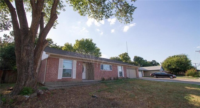 Building Photo - 909 N Dove Rd