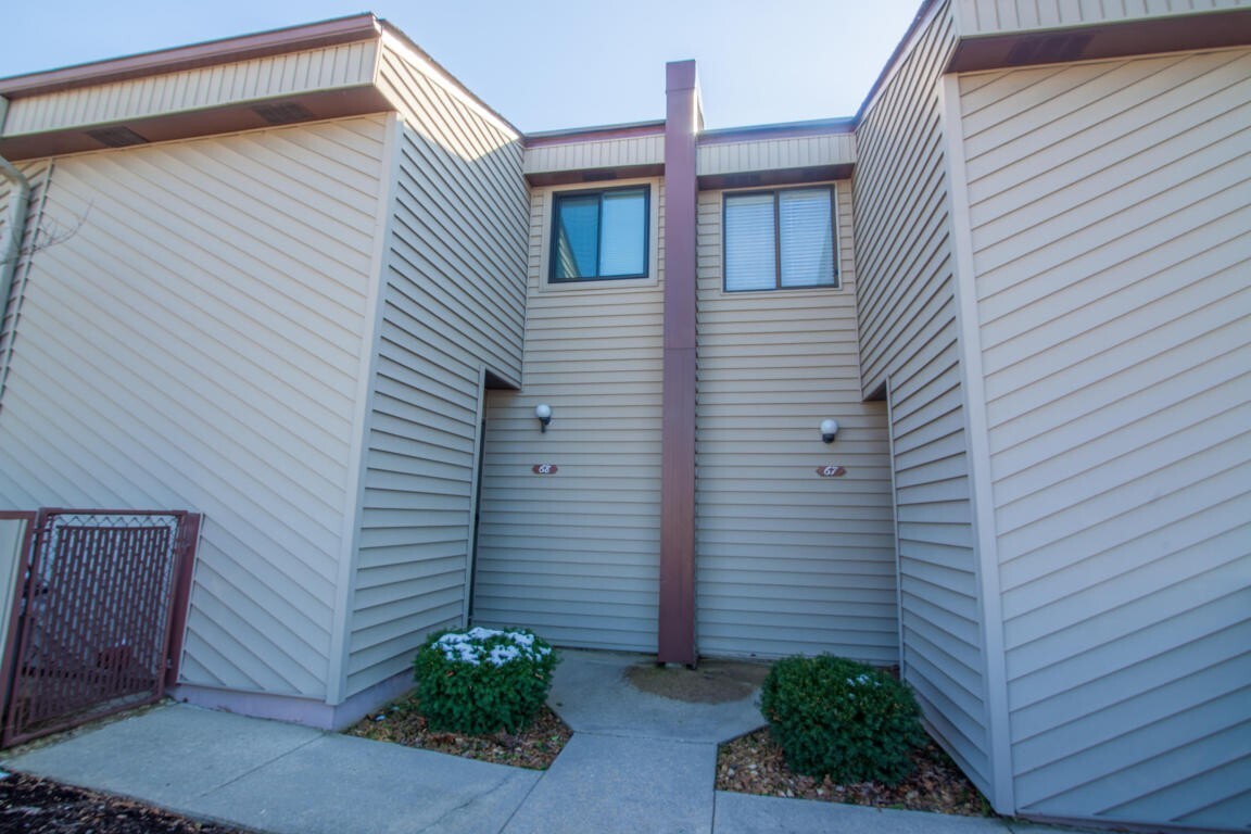 Primary Photo - LAKE VIEWS and Completely Furnished