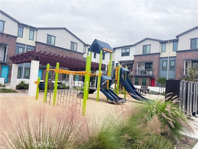 Foto del edificio - 6958 Crimson Dr