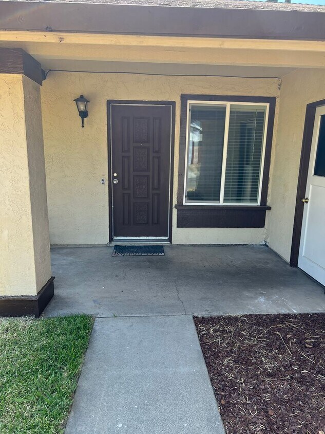 Foto principal - 3 Bedroom 2 Bathroom Home with Yard