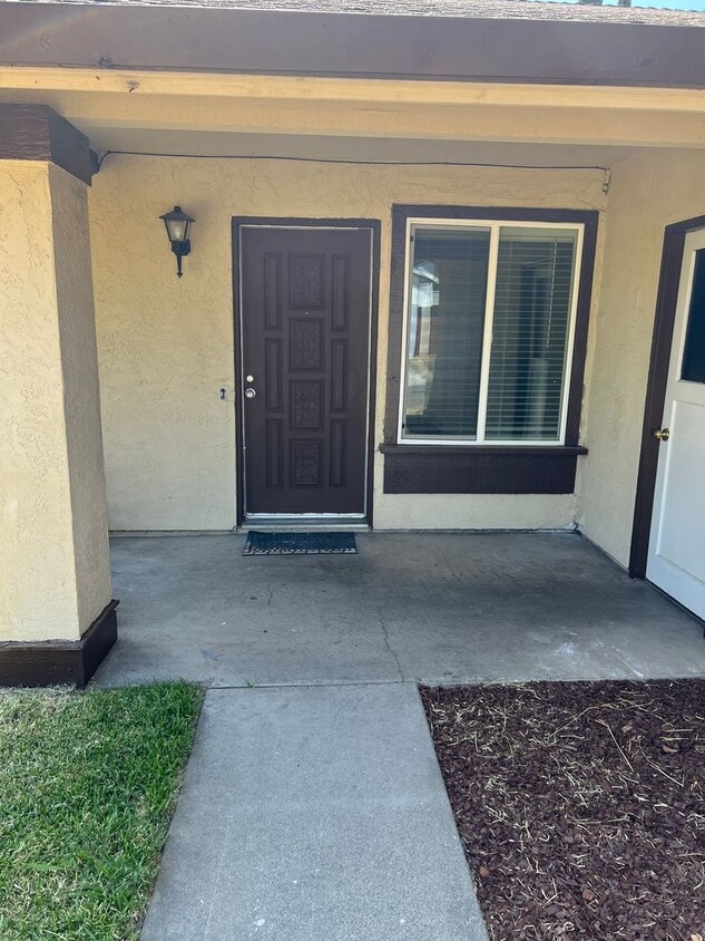 Primary Photo - 3 Bedroom 2 Bathroom Home with Yard