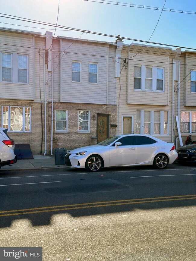 Building Photo - 338 E Snyder Ave