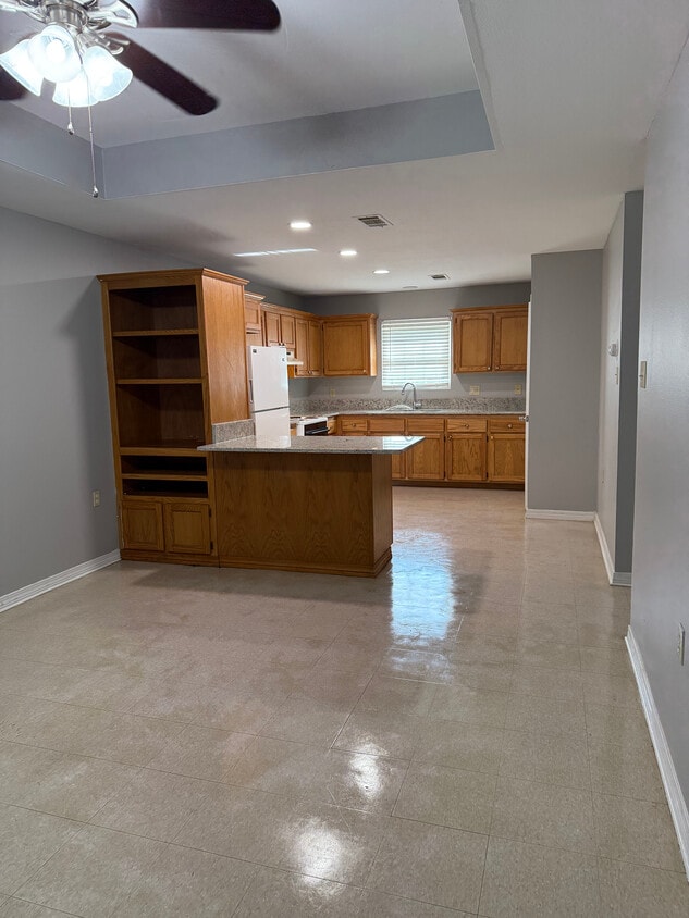 Primary Photo - Crystal Lake Apartments