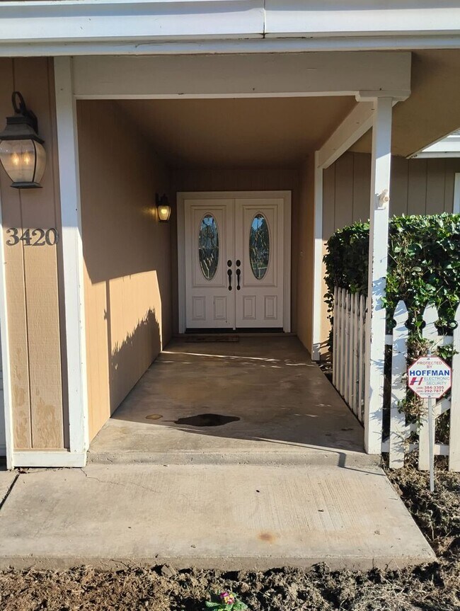 Building Photo - 3420 La Jolla Way