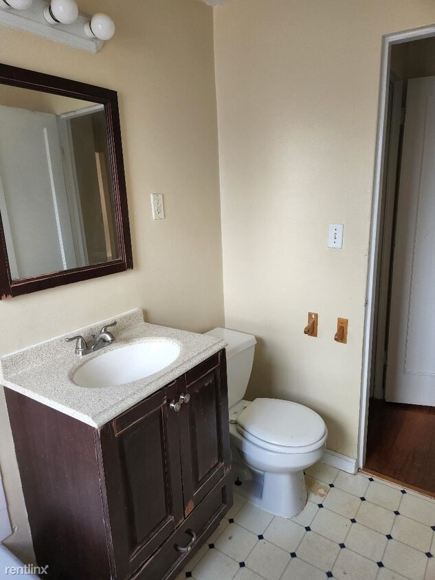Primary Photo - 1 br, 1 bath Condo - Clarmont Condos