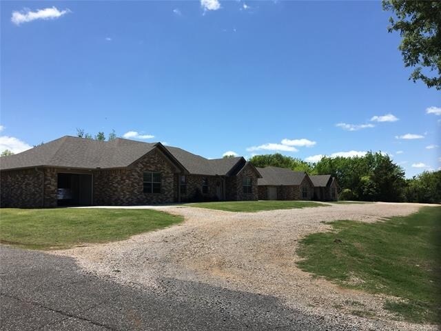 Property Exterior - 227 E Wyandotte Ave