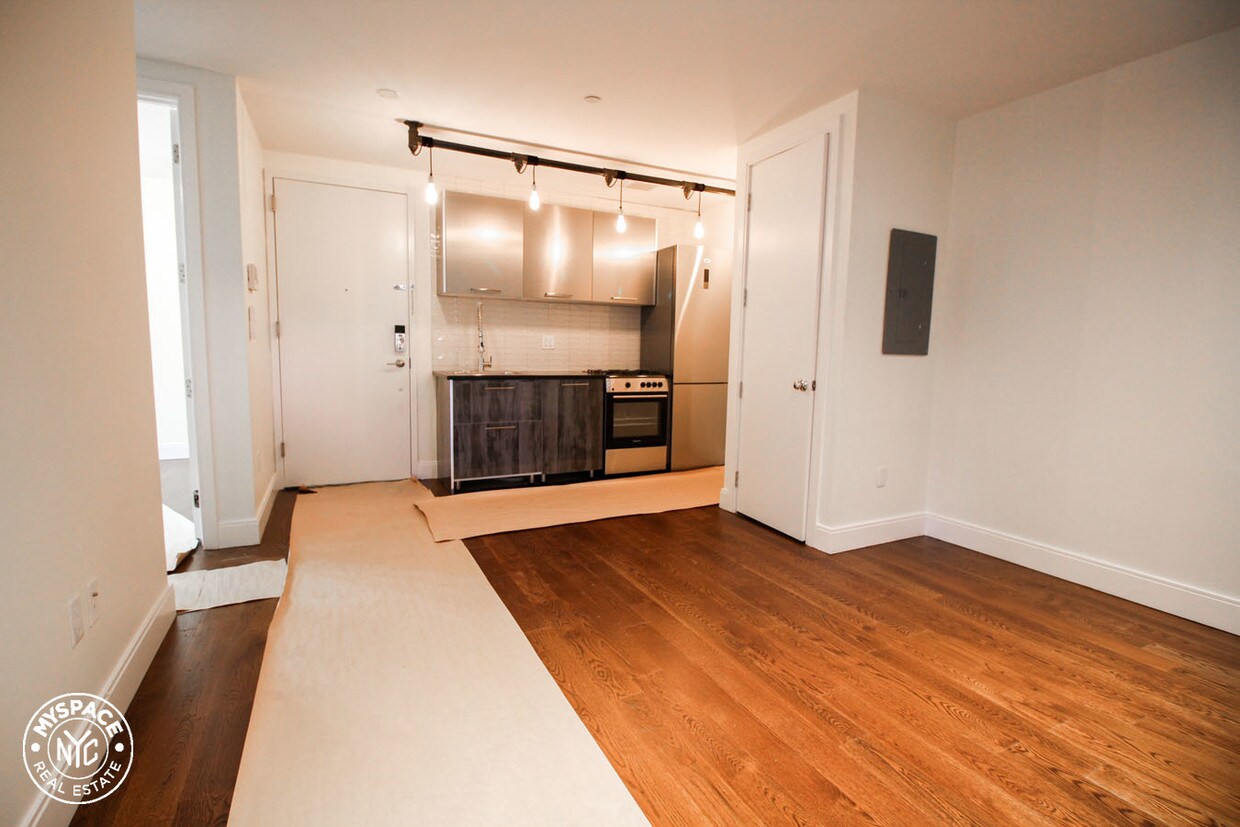 Primary Photo - 132 Stanhope St