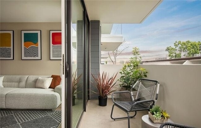 Building Photo - 380 Cordova St