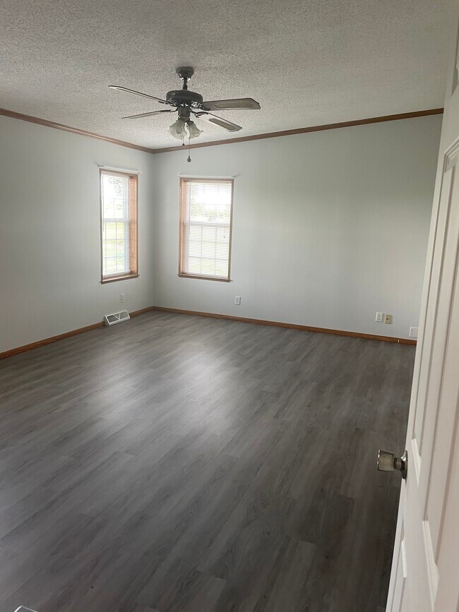 Building Photo - 6535 W 600 N