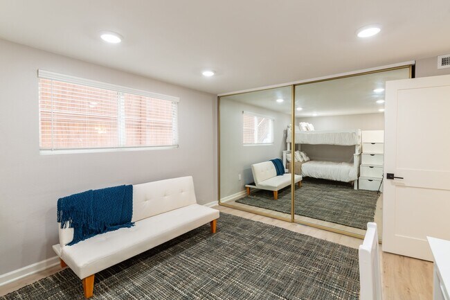 Interior Photo - Strand 5