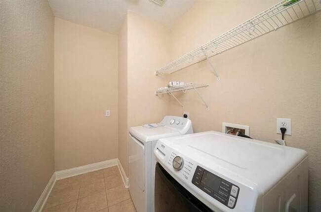 Foto del edificio - 5119 Big Meadow Ln