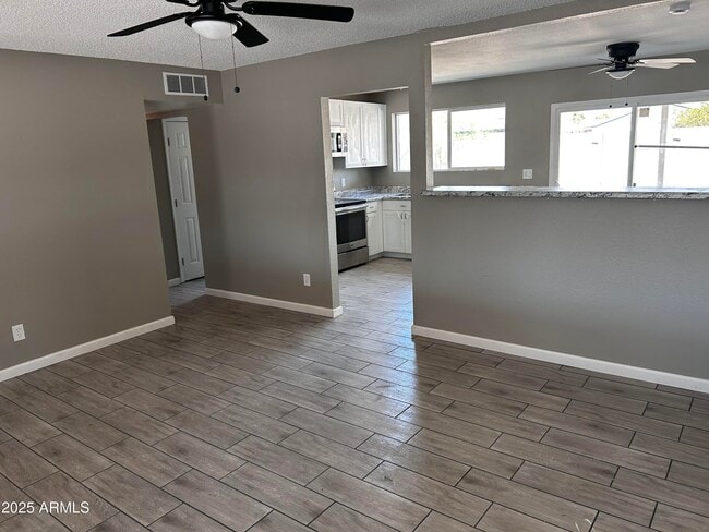 Foto del edificio - 4736 E Burgess Ln
