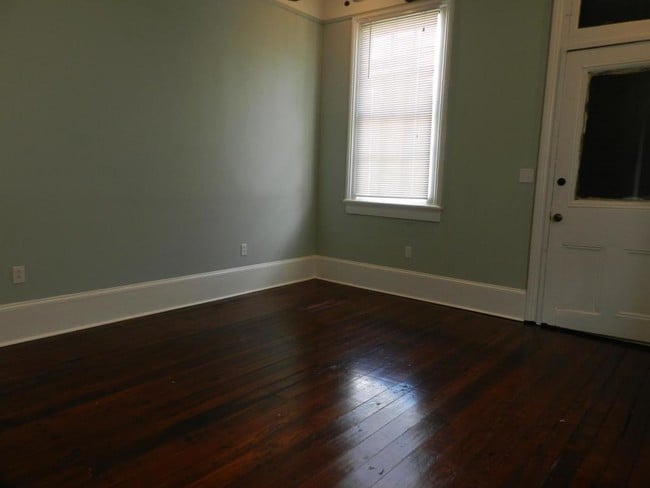 Building Photo - 224 N Pierce Ave