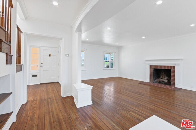 Building Photo - 3851 Olympiad Dr