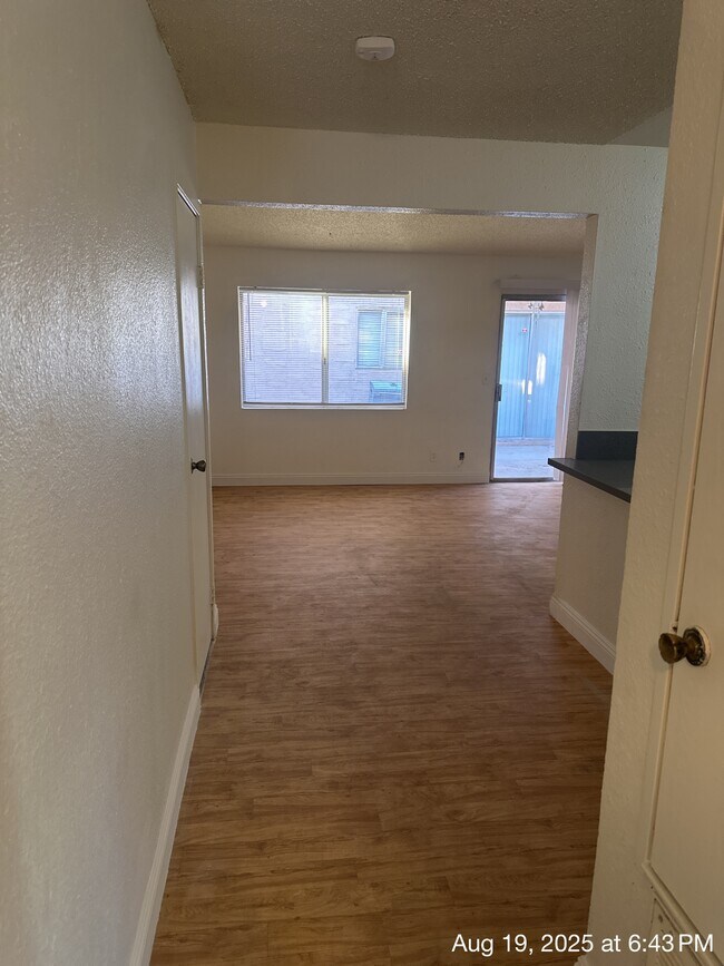Foto del edificio - 5235 Golden Ln