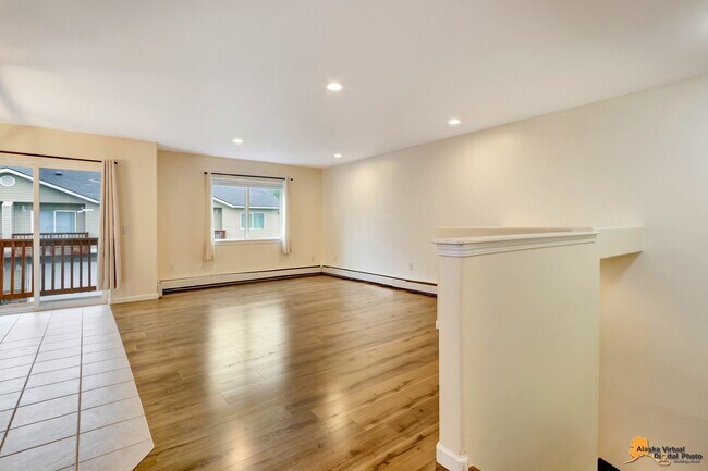 Foto del edificio - Modern 4-Bedroom Townhome in Desirable Sou...
