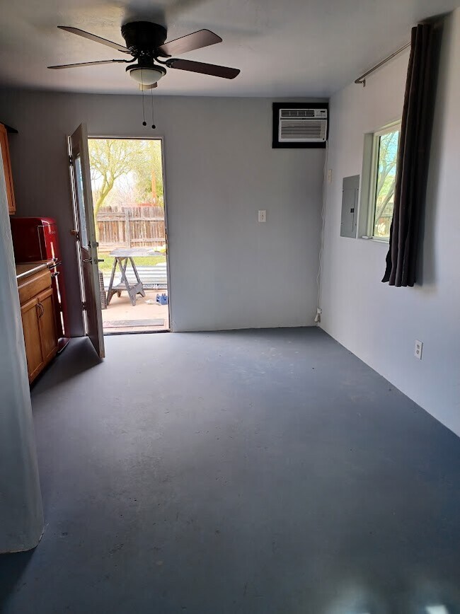 Building Photo - 2602 N La Verne Ave