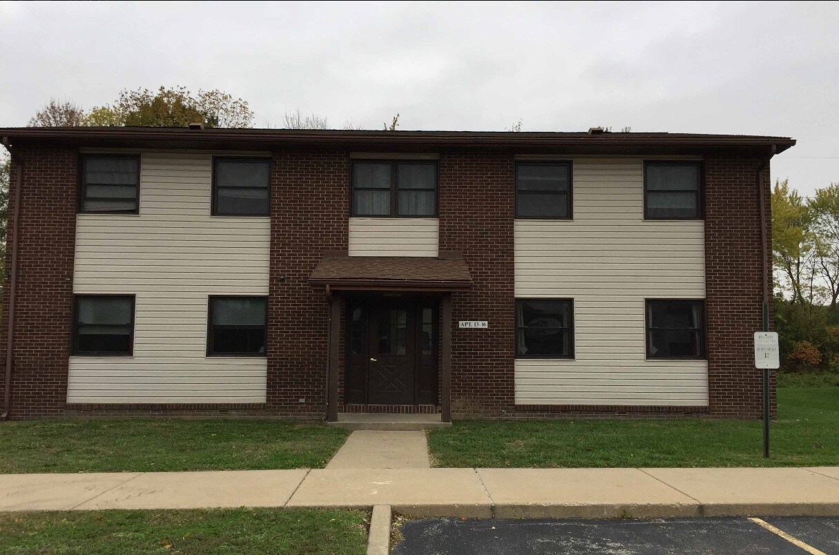 Primary Photo - Lincoln Court Apartments