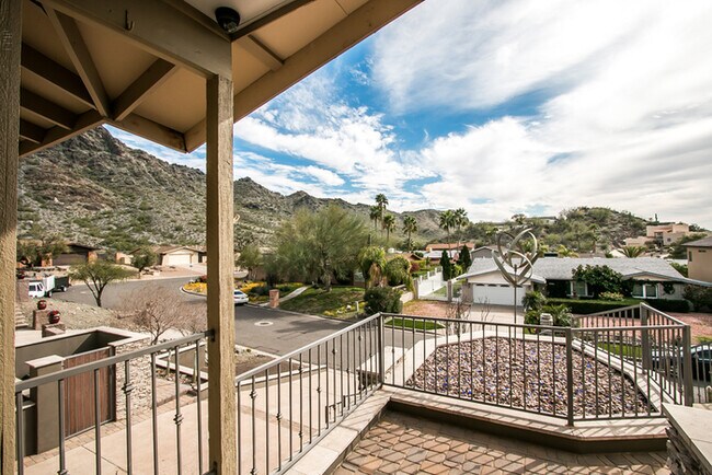 Building Photo - Vacation Rental with Sunsets over Phoenix!!