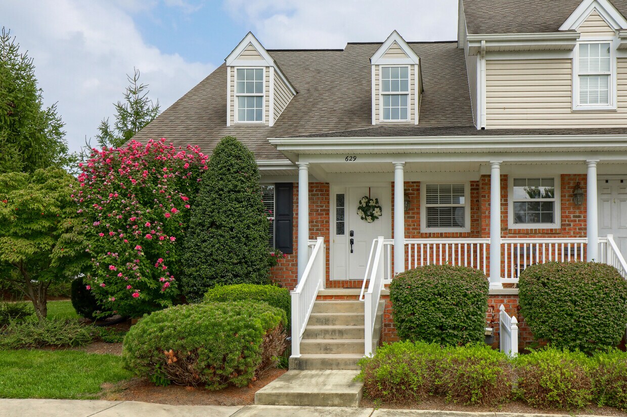 629 Courthouse Cir, Lititz, PA 17543 Townhome Rentals in Lititz PA