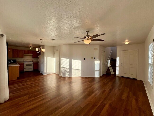 Foto del edificio - Nice 3 Bedroom 2.5 Bathroom Located In A G...