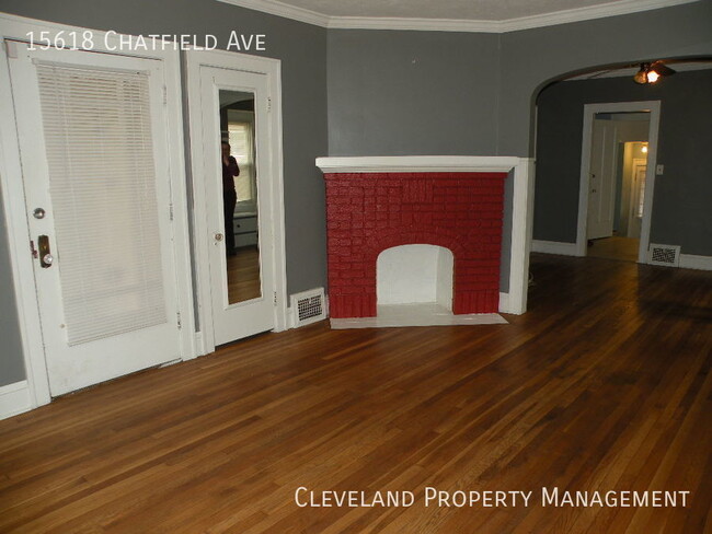 Building Photo - Charming West Side Home
